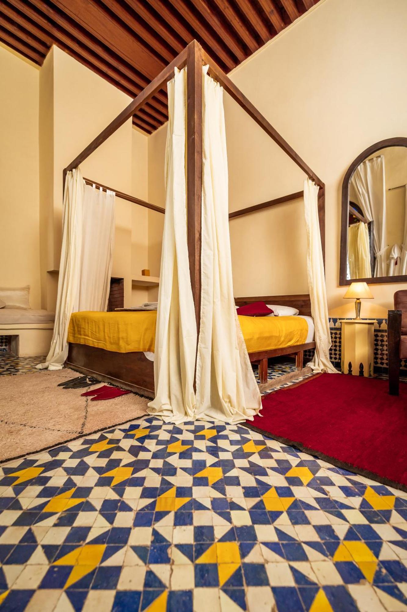 Riad Tizwa Фес Екстериор снимка