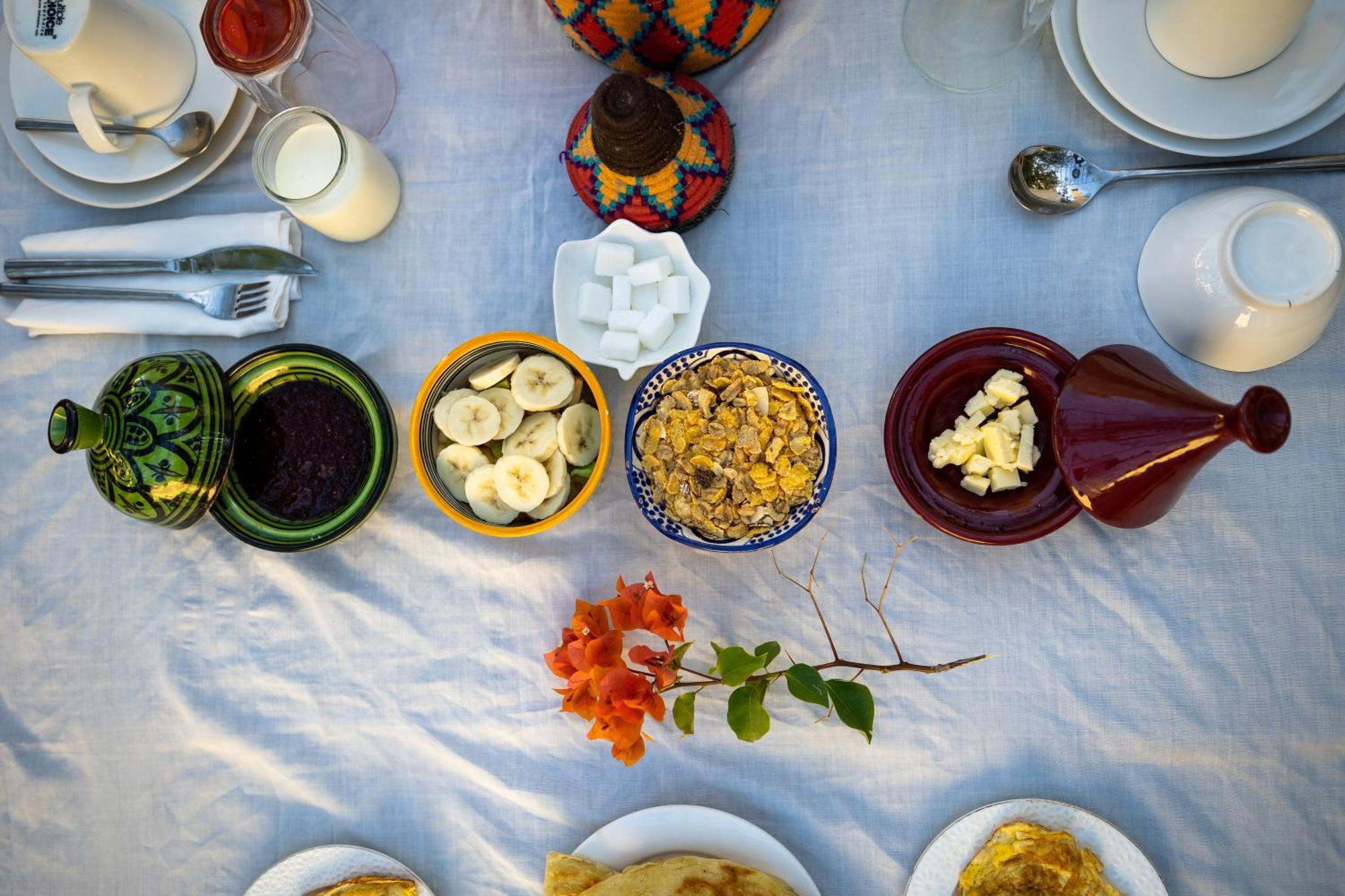 Riad Tizwa Фес Екстериор снимка